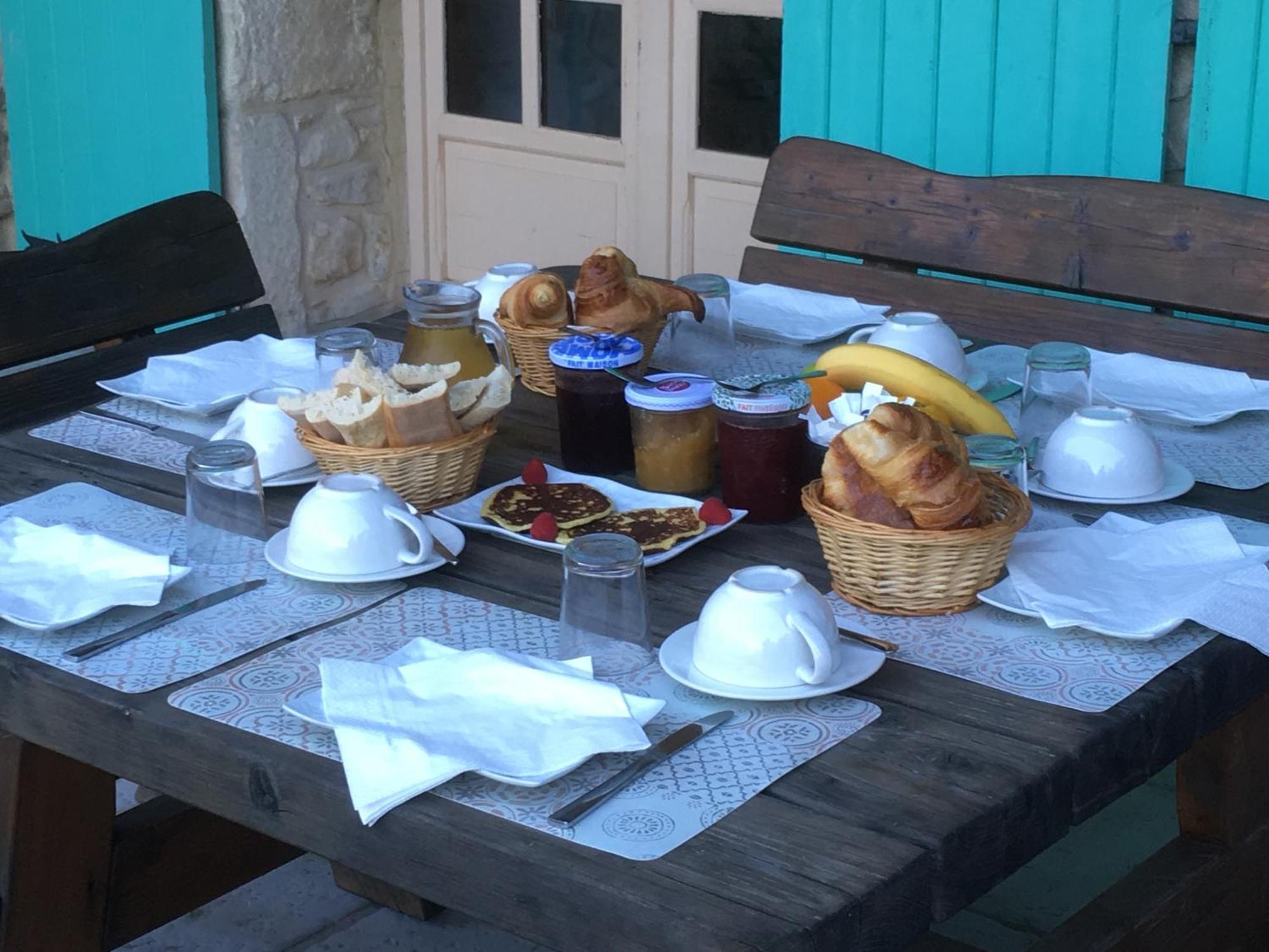 Mas De La Pinede Ex-Les Arbousiers Bed & Breakfast Bollene Exterior photo
